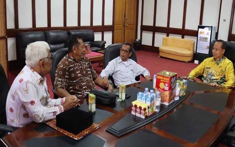 Wakil Bupati Seruyan Supian menerima kunjungan silaturahmi Pengurus Persatuan Wredatama Republik Indonesia (PWRI) Kabupaten Seruyan (Foto : Ist)