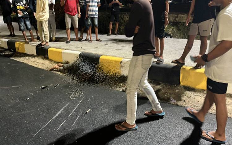 Pemotor Alami Kecelakaan Tunggal di Bundaran Besar Kuala Kapuas, Seorang Korban Meninggal di Tempat