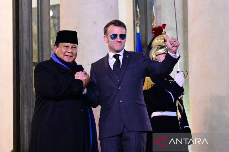 Seskab Teddy Ungkap Isi Pertemuan 2,5 Jam Prabowo-Macron di Elysee