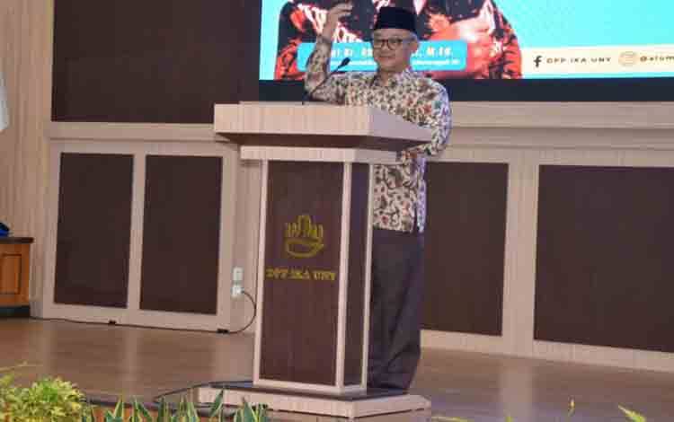 Mendikdasmen Pastikan AI Tak Akan Gantikan Peran Guru
