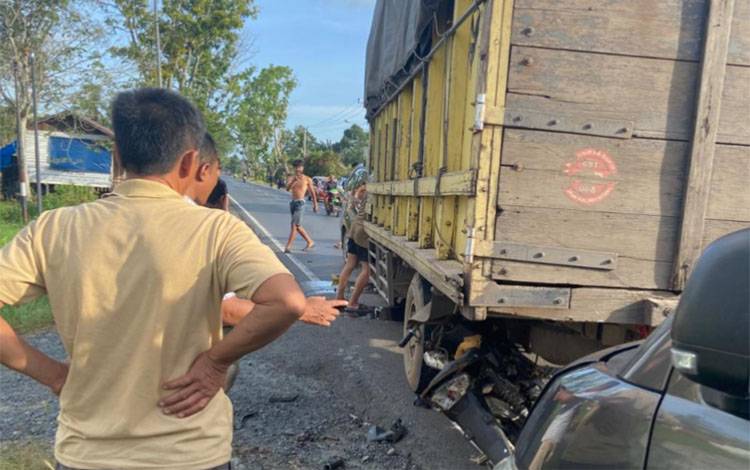 Lakalantas Maut di Basarang Kapuas, Pengemudi Avanza Meninggal Dunia