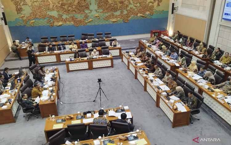 Komisi VII DPR Gelar Raker dengan Menperin Bahas Rencana Kerja 2026