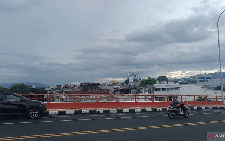 Selasa, BMKG Prakirakan Mayoritas Wilayah Berawan-Hujan Ringan