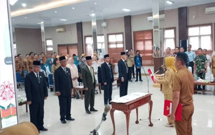 Bupati Kobar Lantik Pimpinan Baznas, Dorong Pengelolaan Zakat Lebih Profesional