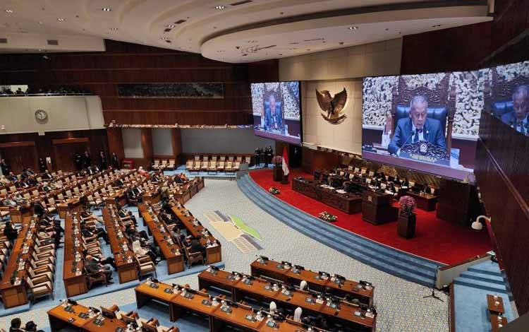 Rapat Paripurna DPR Setujui Adies Kadir Menjadi Hakim MK dari DPR