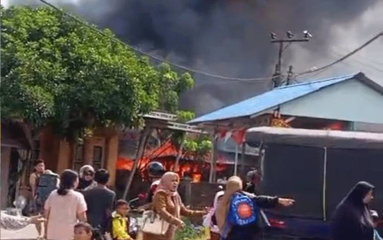 Kebakaran Landa Permukiman Padat di Pelaihari, Api Berhasil Dipadamkan Kurang dari Satu Jam