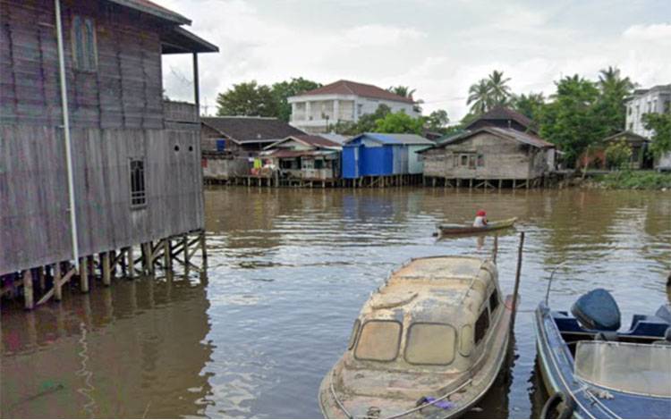 Nekat Dirikan Bangunan di Pinggir Sungai Kota Banjarmasin, Akses Air dan Listrik Bakal Diputus