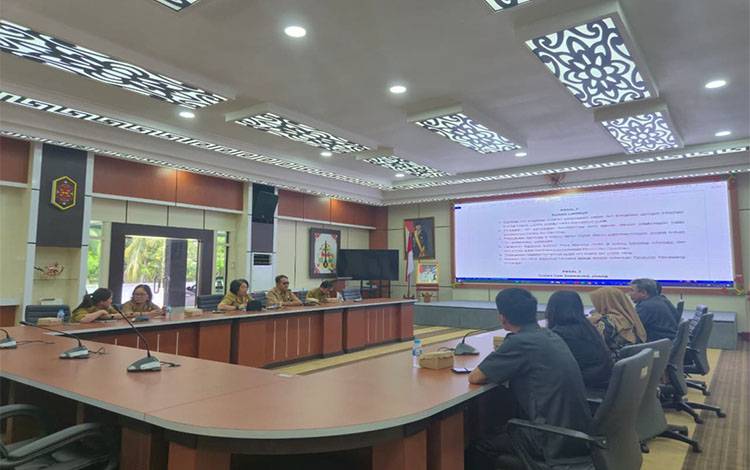 MoU Diskominfosantik-Bawaslu Kalteng Fokus Penguatan Literasi Digital Pemilu