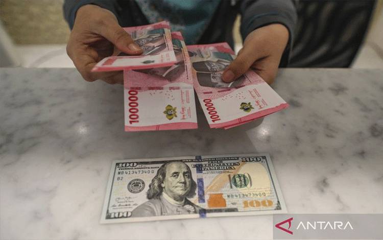 Rupiah Menguat ke Rp17.992 Dipengaruhi Pencabutan Sanksi AS atas Rusia