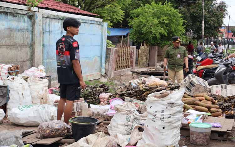 Satpol PP Palangka Raya Tertibkan PKL di Kawasan Pasar Besar