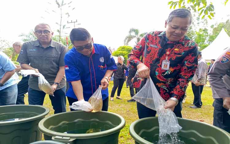 Dinas Perikanan Kotim Launching Program Budikdamber untuk Tingkatkan Ketahanan Pangan Keluarga
