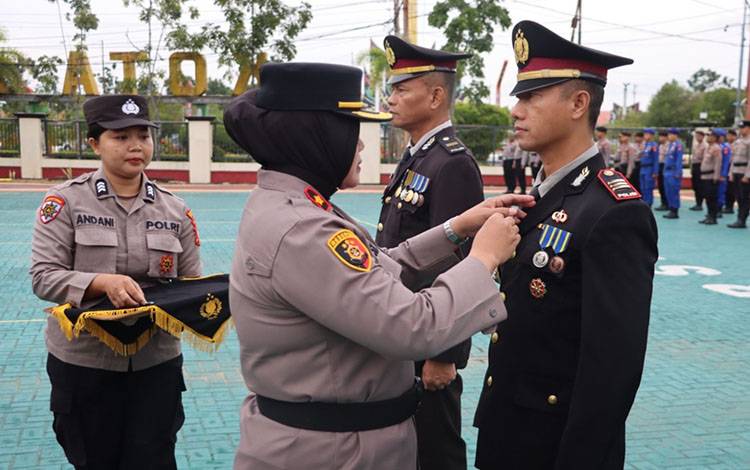 24 Personel Polres Kapuas Terima Satyalancana Pengabdian