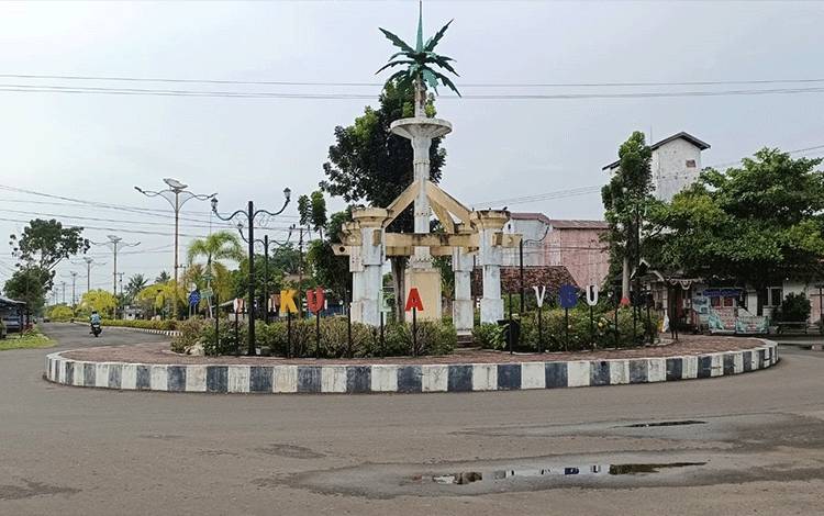 Aksi Tangan Jahil, Huruf Akrilik Bundaran I Kuala Pembuang di Rusak