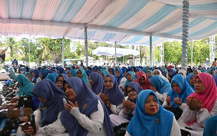 Pengajian Muslimah Pemprov Kalteng Diisi Doa untuk Korban Banjir di Sumatera
