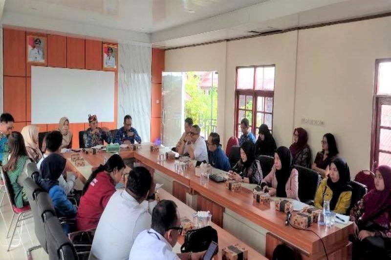 BPPD Barito Utara dan Kantor Pertanahan setempat menggelar rapat terkait Optimalisasi Penerimaan Bea Perolehan Hak atas Tanah dan Bangunan (BPHTB) di Muara Teweh, Kamis (29/1/2026). ANTARA/HO-Kantor Pertanahan Barito Utara