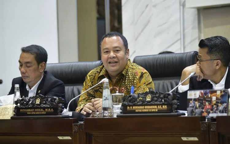 DPR Pastikan Pengganti Pimpinan OJK-BEI Bukan dari Danantara dan BUMN