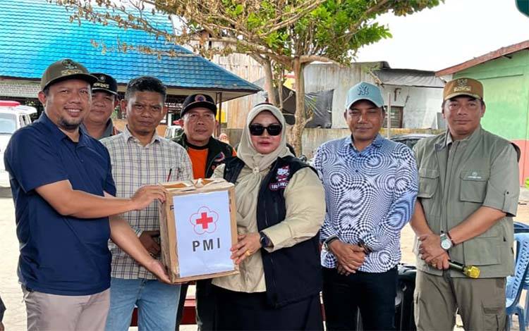 Pemkab Kotim dan PMI Salurkan Bantuan Kemanusiaan untuk Korban Kebakaran di Katingan