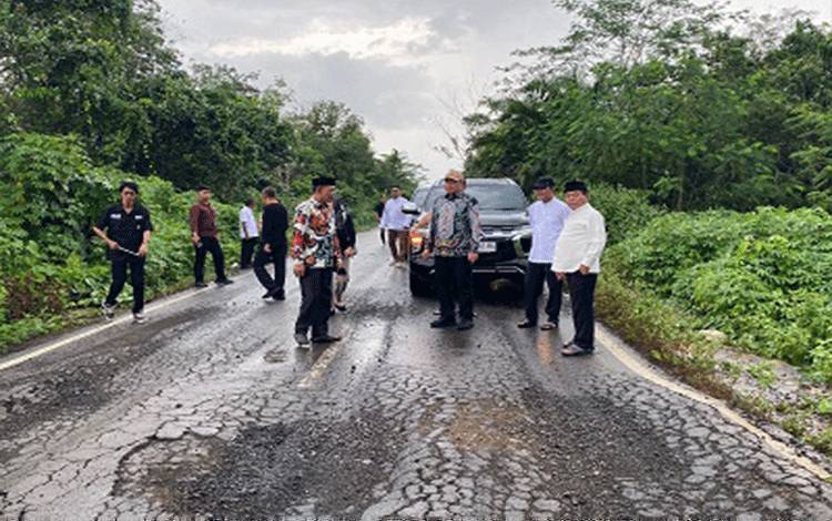 Pemkab Kapuas Pastikan Rekonstruksi Jalan di Mantangai Sesuai Kebutuhan Warga