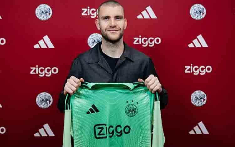 Maarten Paes Resmi Bergabung dengan Ajax Amsterdam