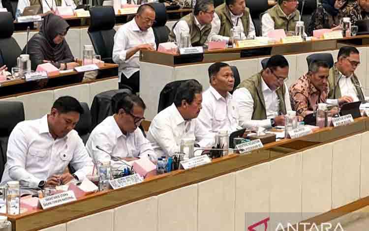 Menteri KP Pastikan Stok Ikan Aman Hadapi Ramadhan-Lebaran 2026