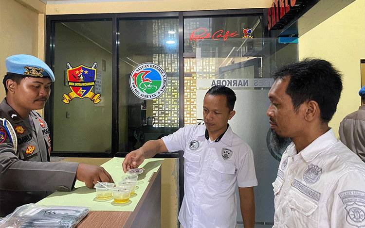Satresnarkoba Polres Seruyan Tes Urine Anggota, 12 Personel Dinyatakan Negatif Narkoba