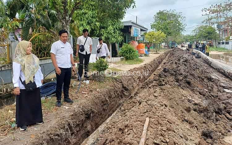 Dinas SDABMBKPRKP Kotim Tegaskan Galian Pipa PDAM Tak Boleh Rusak Badan Jalan
