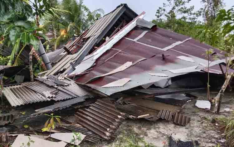 Begini Kronologis Rumah Roboh Akibat Angin Kencang di Sampit, Kerugian Ditaksir Rp50 Juta