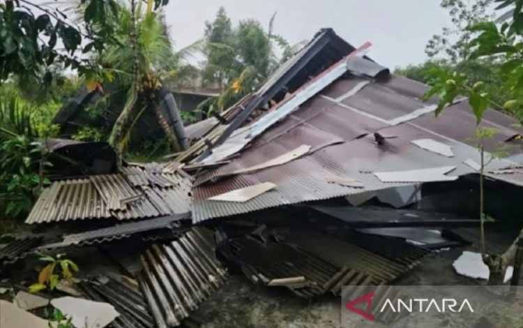 BPBD Kotim Turunkan Tim Tangani Kerusakan di Lapangan Akibat Angin Kencang