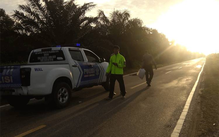 Mayat Pria dengan 8 Luka Tusukan Ditemukan di Jalan Tjilik Riwut Kilometer 50 Palangka Raya
