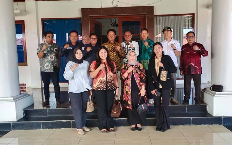 Bupati Seruyan Terima Kunjungan Komisi I DPRD Kalteng, Fokus Optimalisasi PKB dan Penguatan Layanan Samsat