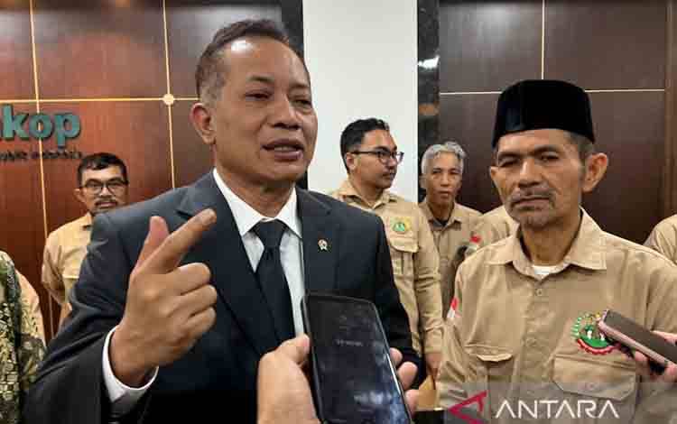 Menkop Tegaskan Kopdes Siap Produksi Genteng Sesuai Arahan Prabowo