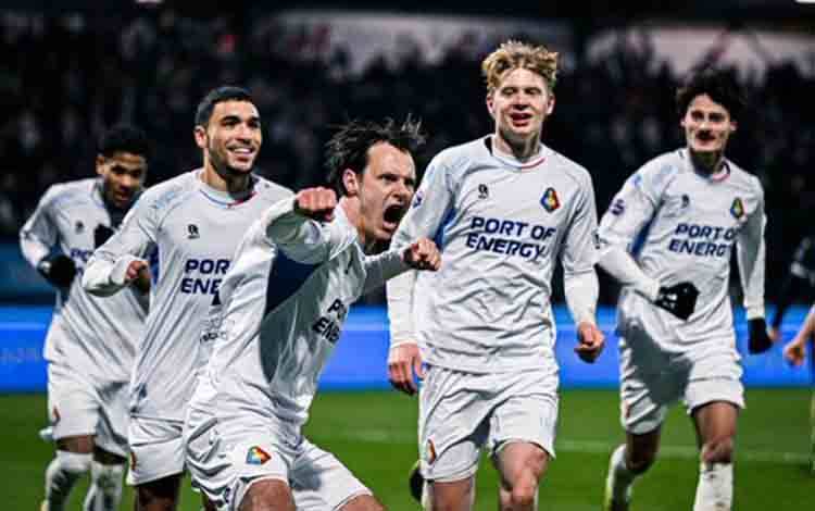 Dean James Main Satu Babak Ketika Go Ahead Eagles Takluk dari Telstar