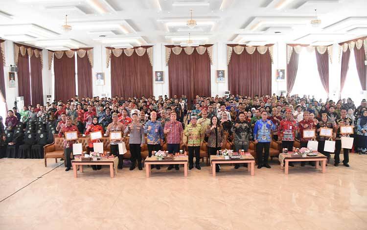 Pemkab Kapuas Gelar Bimtek PPID, Bupati Tekankan Pentingnya Keterbukaan Informasi