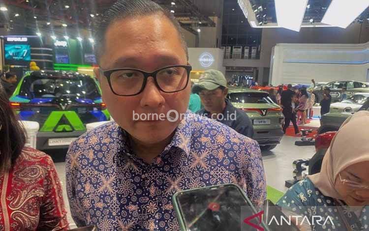 Pakar Ekonomi Nasional, Josua Pardede pada saat jumpa media di pameran IIMS 2026, Kemayoran, Jakarta Pusat, Jumat (6/2/2026) (ANTARA/Chairul Rohman)