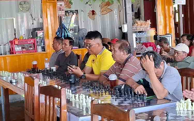 Technical Meeting Kejuaraan Catur MALAPI CUP 2026 yang digelar di MALAPI Taman Kuliner, Jalan Yos Sudarso, Palangka Raya, Sabtu, 7 Januari 2026. (FOTO: IH)