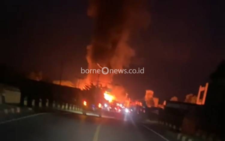 Kebakaran Hebat Guncang Jalan Transmigrasi Tanah Bumbu