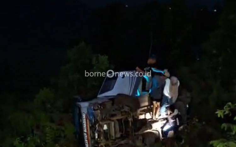 Bus Terbalik di Tahura Mandiangin, Penumpang Dievakuasi