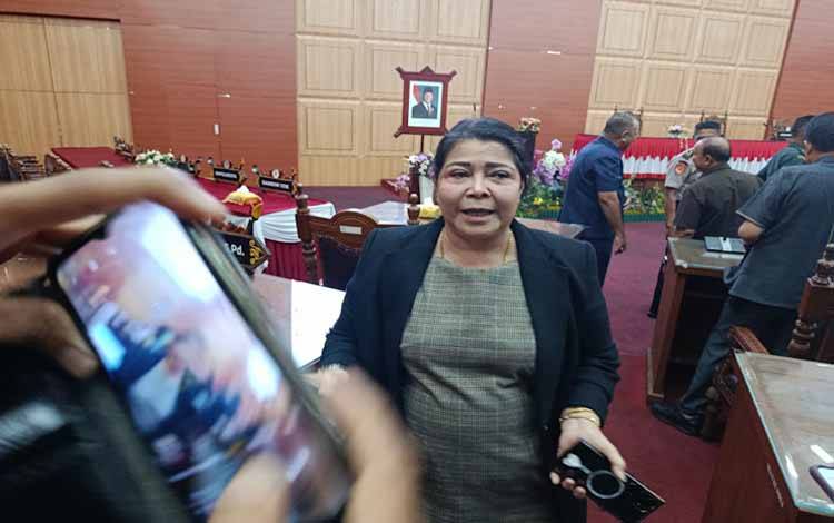Wakil Ketua II DPRD Palangka Raya, Nenie Adriati Lambung (Foto:MARINI)