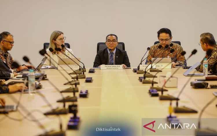 Kemdiktisaintek Buka Peluang Kemitraan Pendidikan Tinggi dengan Oxford