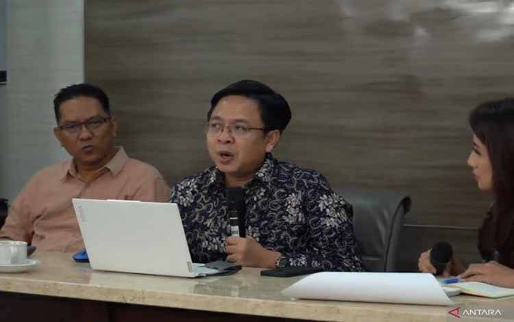 Peneliti Utama Indikator Burhanuddin Muhtadi saat konferensi pers di Jakarta, Rabu (28/5/2026). (ANTARA/Fath Putra Mulya)