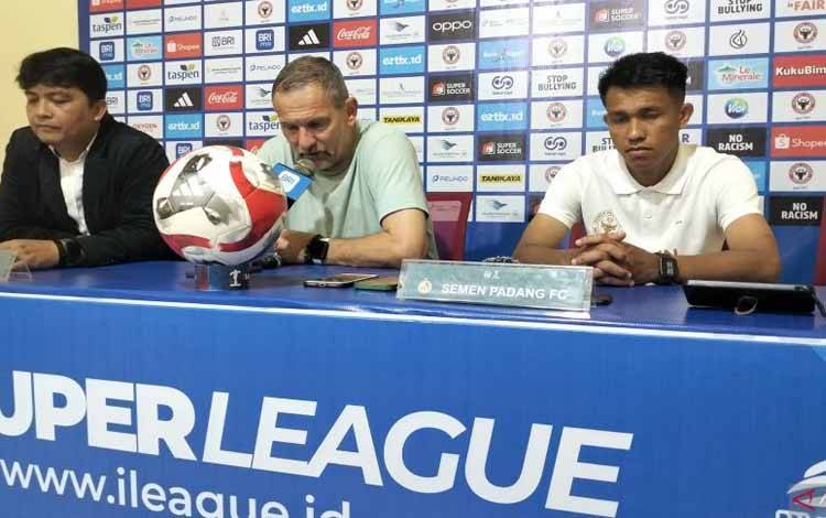 Penalti Diego Mauricio Menangkan Semen Padang atas Persita