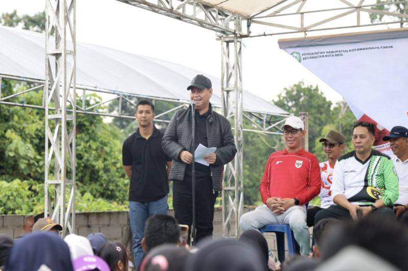Bupati Kotim Turun ke Desa Kampanyekan Pola Hidup Sehat Lewat Jalan Kaki