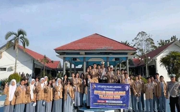 Sat Lantas Polres Lamandau Laksanakan Irup Upacara di Sekolah