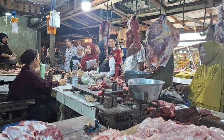 Satgas Saber Kalteng Pantau Harga dan Keamanan Pangan di Pasar Palangka Raya Jelang HBKN