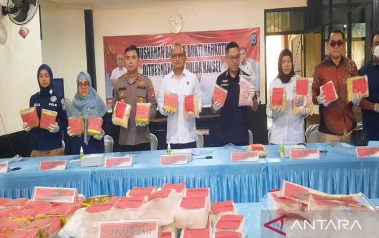Polda Kalsel Musnahkan 67 Kg Sabu dan 30.766,5 Ekstasi Jaringan Fredy Pratama