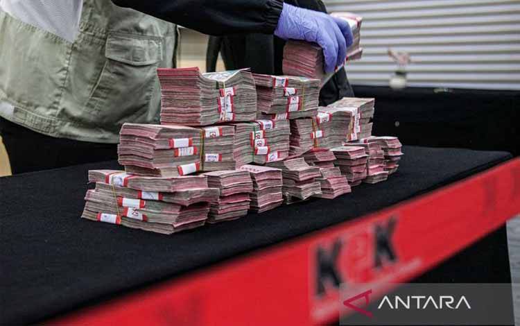 KPK Geledah Kantor dan Rumdin Ketua PN Depok, Sita 50 Ribu Dolar AS