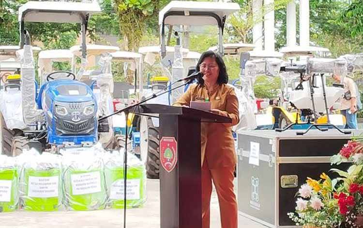 Pemkab Kobar Salurkan Alsintan untuk Petani, Alat Traktor hingga Combine Harvester