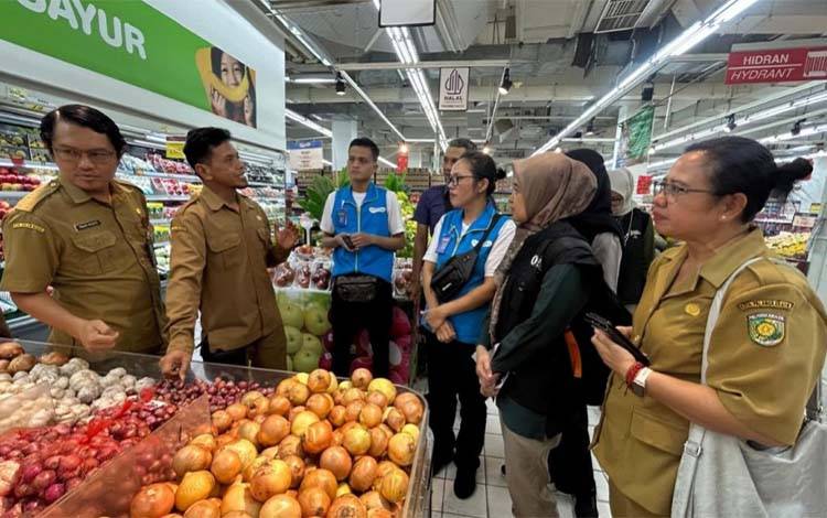 Tim Satgas Saber Pangan Palangka Raya Kawal Harga dan Mutu Pangan di Hypermart