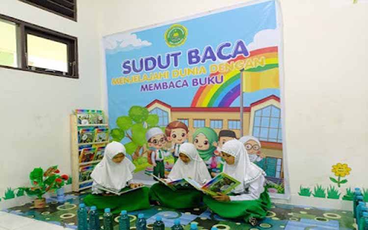 MIN 4 Kapuas Resmikan Pojok Baca untuk Tumbuhkan Semangat Literasi Sejak Dini