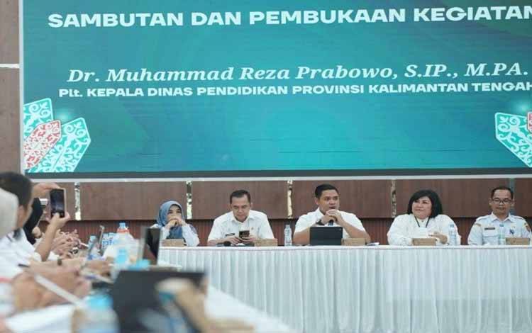 Plt. Kepala Dinas Pendidikan Provinsi Kalimantan Tengah Muhammad Reza Prabowo saat memberikan sambutan. (FOTO:DISDIK KALTENG)